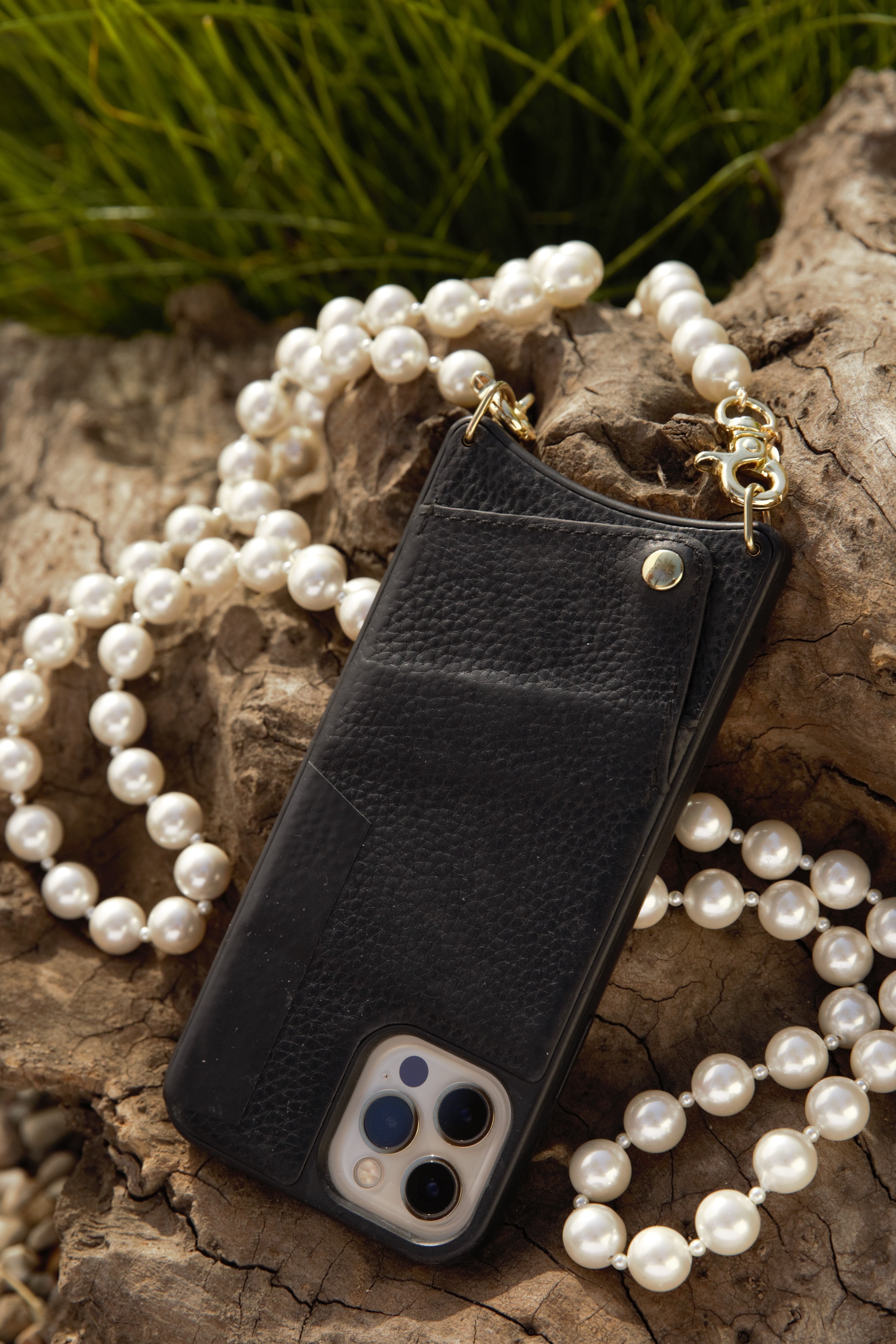 Phone case with the white pearl crossbody 12mm with gold clasps