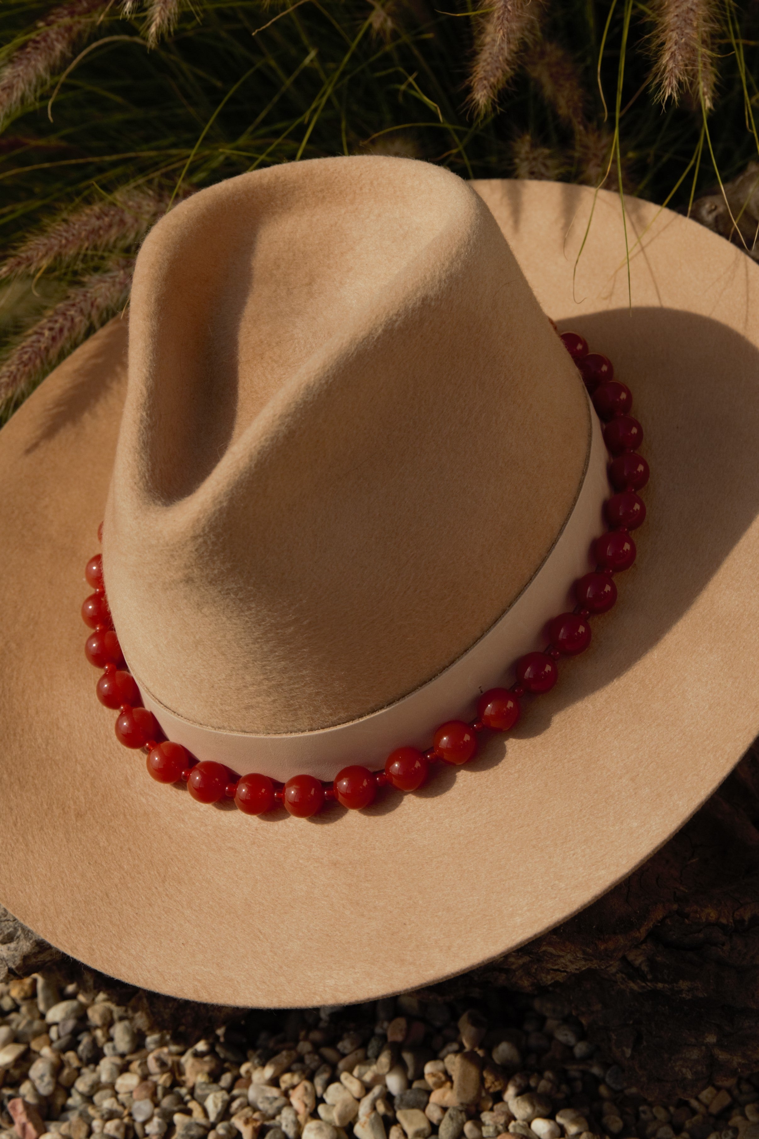 Felt hat featuring the carnelian hat band