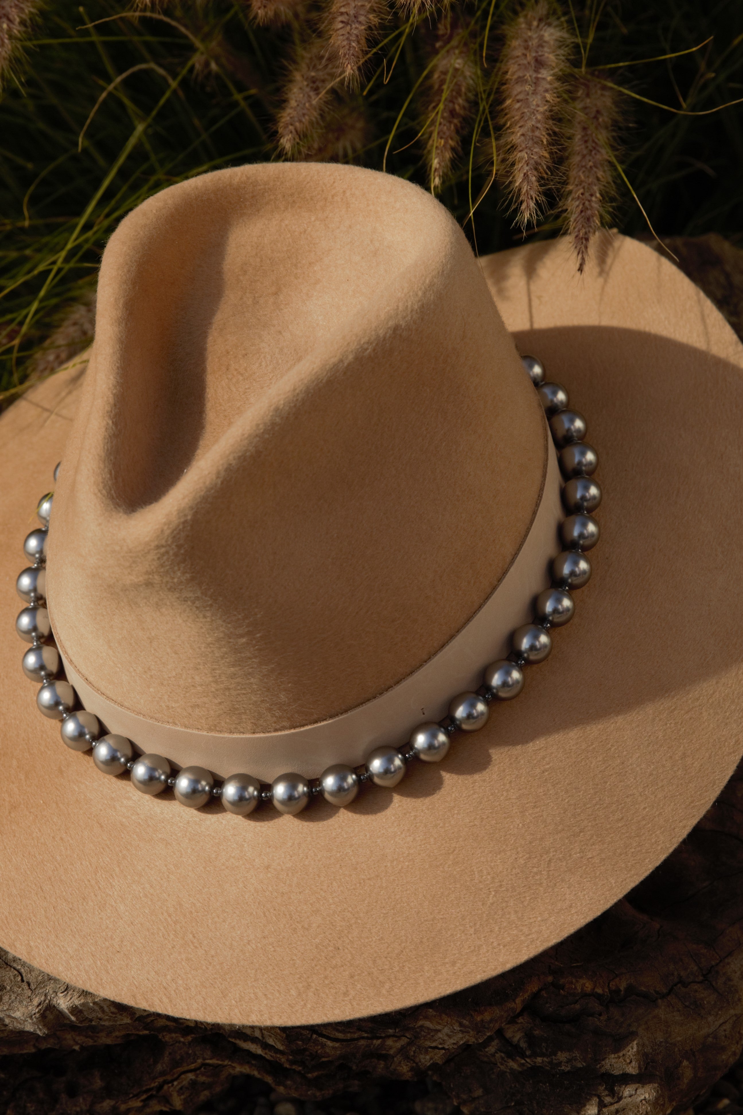 Felt hat featuring the dark grey pearl hat band