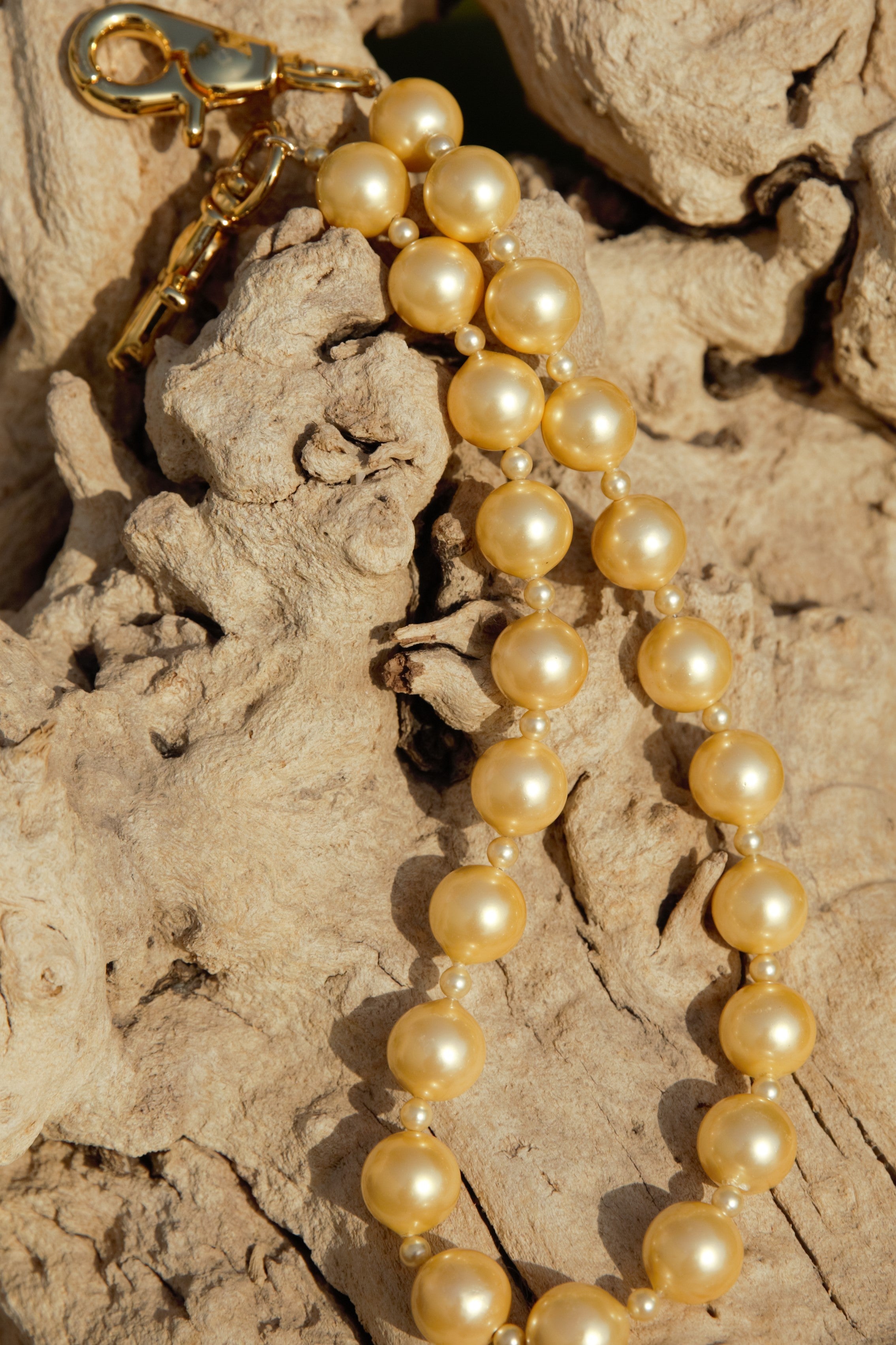 Yellow pearl classic strap with gold clasps